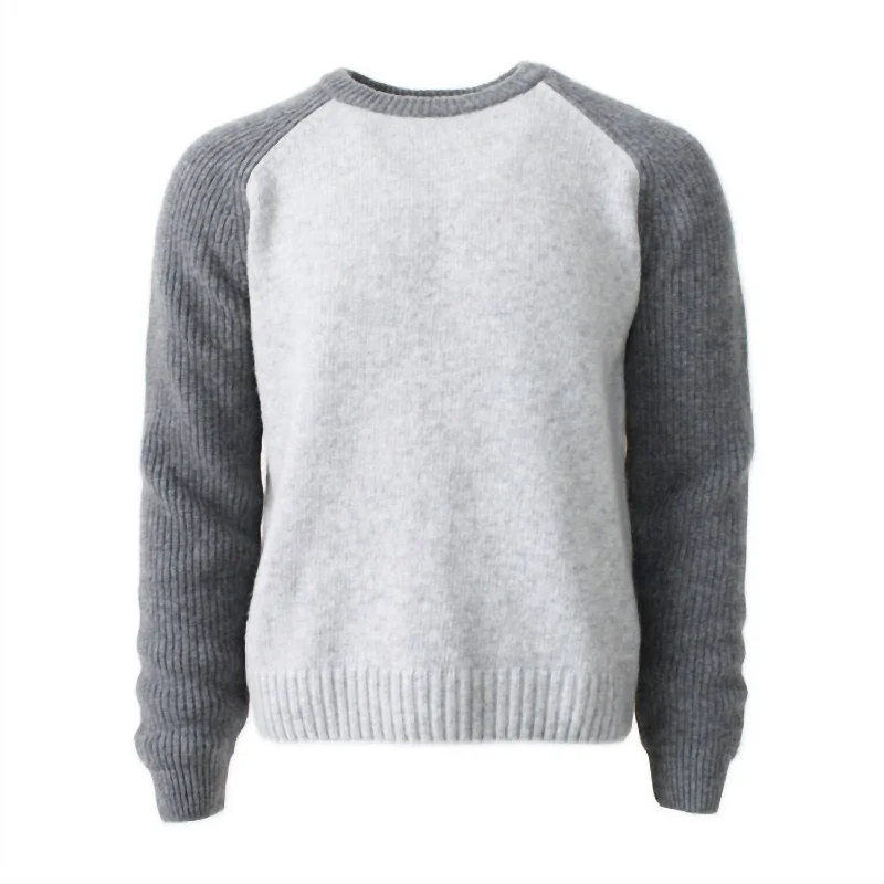 Men's sauna sweater-Men'S Mont Tremblant Two Tone Sweater in Light Grey